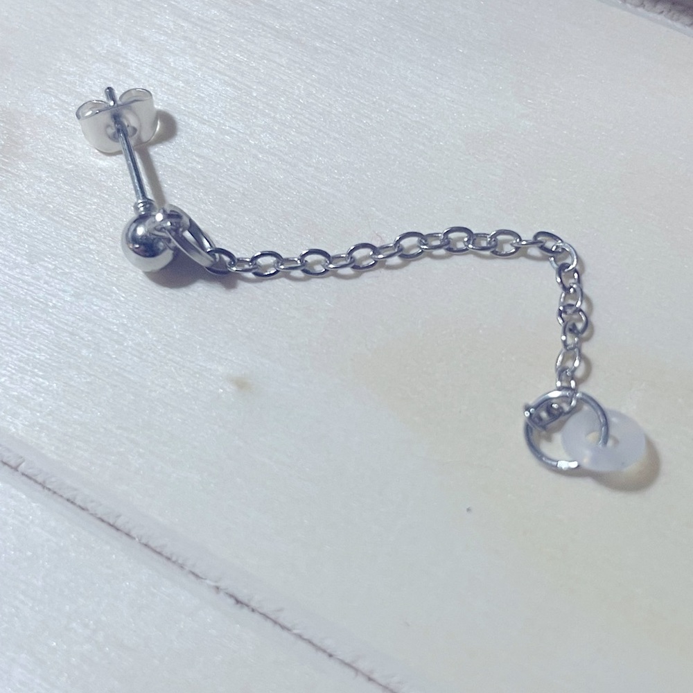 Small ball post earring earbud holder